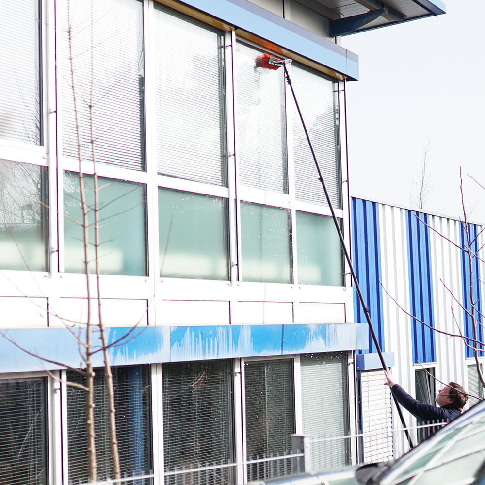 water-pole-di-solarreinigung